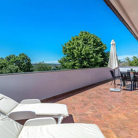 Lovely Home In Labin With Kitchen