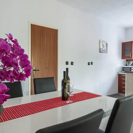 Lovely Home In Labin With Kitchen *